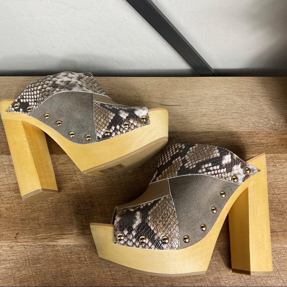 SOLD Shellys London Platform Snakeskin Heel - Picture 2 of 8